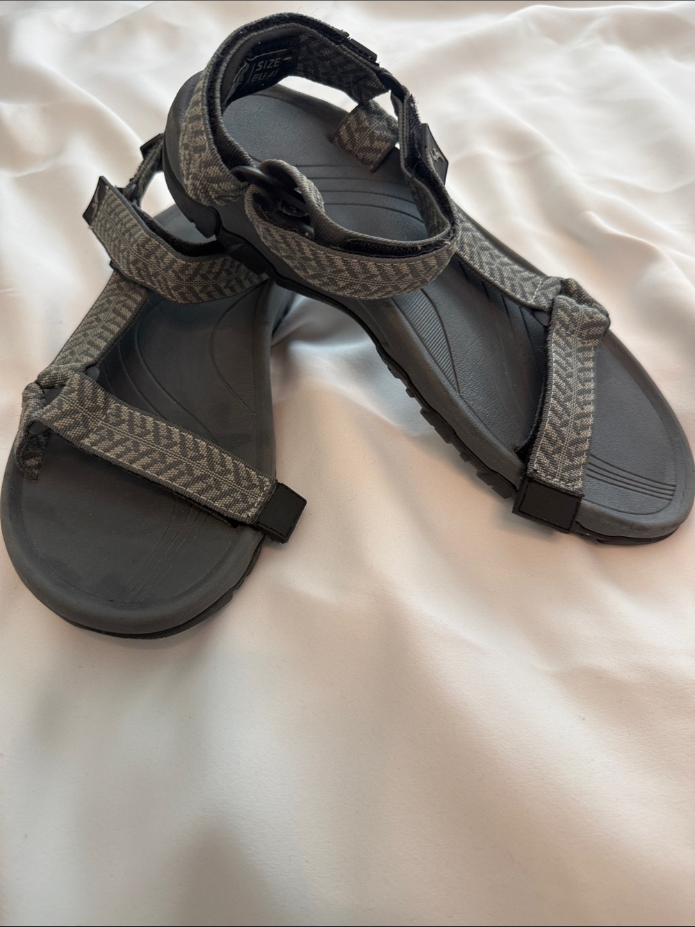 Men's Grey Outdoor Sport Sandals with Adjustable Straps